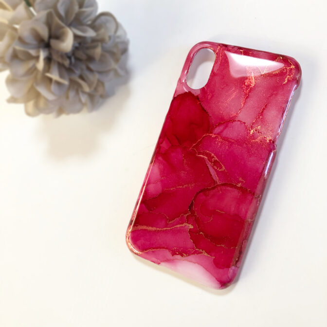 赤いスマホケース