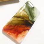 緑とオレンジのスマホケース