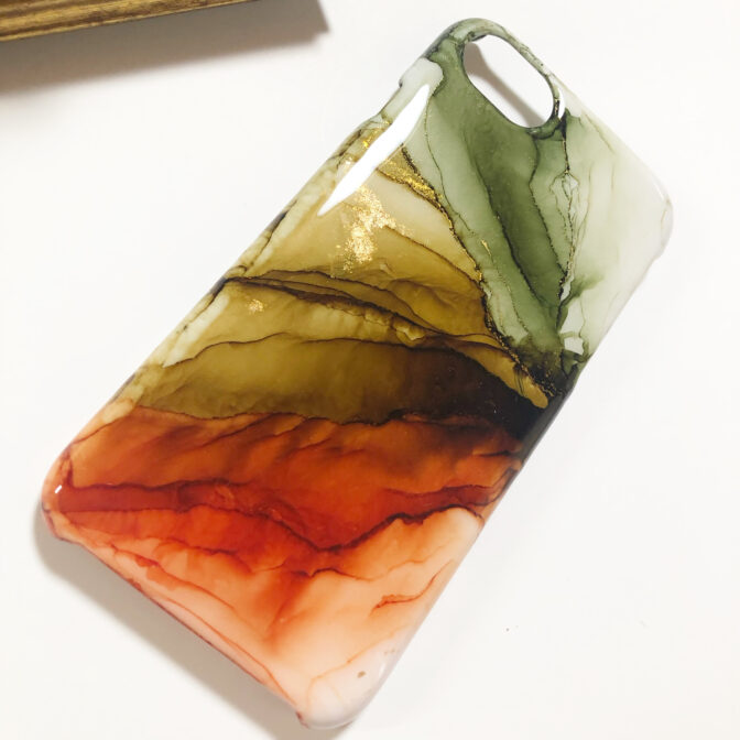 緑とオレンジのスマホケース