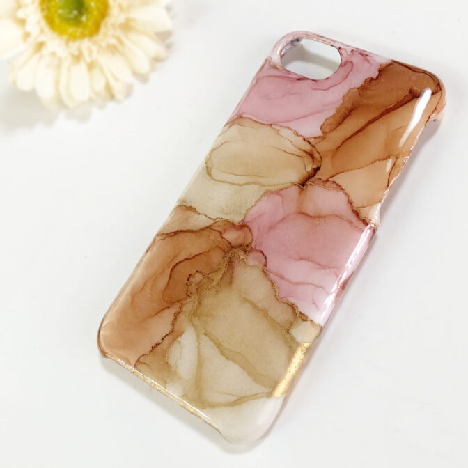 ピンクとブラウンのアルコールインクアートのスマホケース