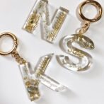 クリアのイニシャルキーホルダー