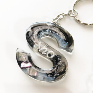 【名入れ】イニシャルキーホルダー/ブラック