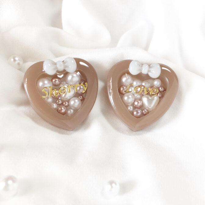 ベージュのハートシェイカー