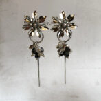 シルバーのモノトーンなハンドメイドアクセサリー