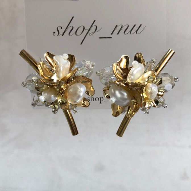 ゴールドフラワーのハンドメイドアクセサリー