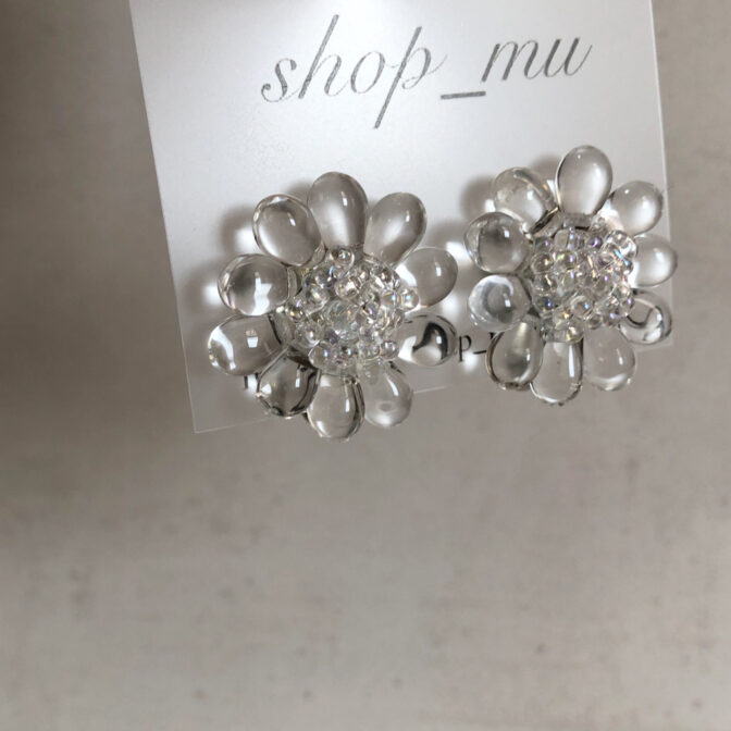 お花の形をしたビーズアクセサリー