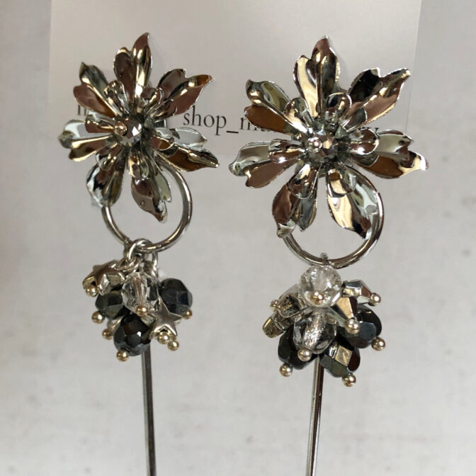 モダンなハンドメイドアクセサリー